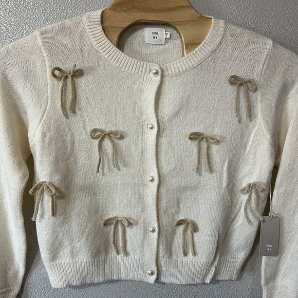 Luna Ivy Women's Size Small Ivory 3D Bows Knit Sweater Cardigan Pearl Button NWT - Picture 2 of 5